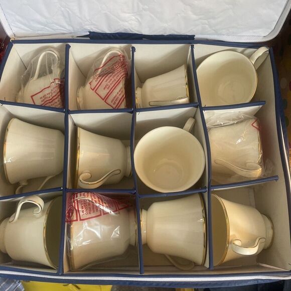 ROYAL DOULTON FINE ENGLISH BONE CHINA Footed Coffee Tea CUP  Heather H5089 EUC - Picture 4 of 5